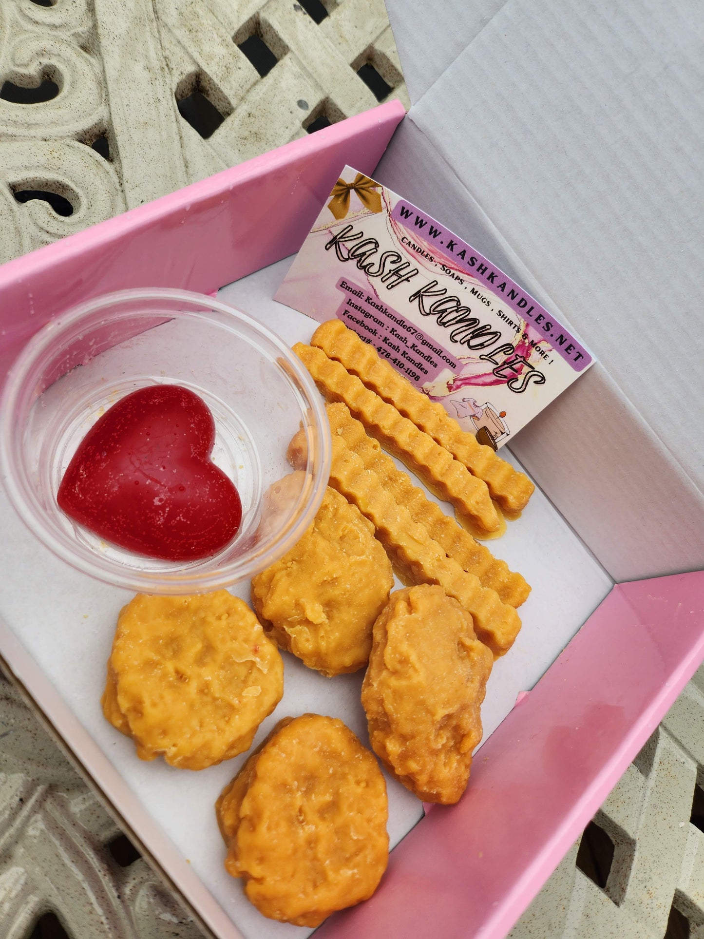 Chicken nuggets & fries with ketchup