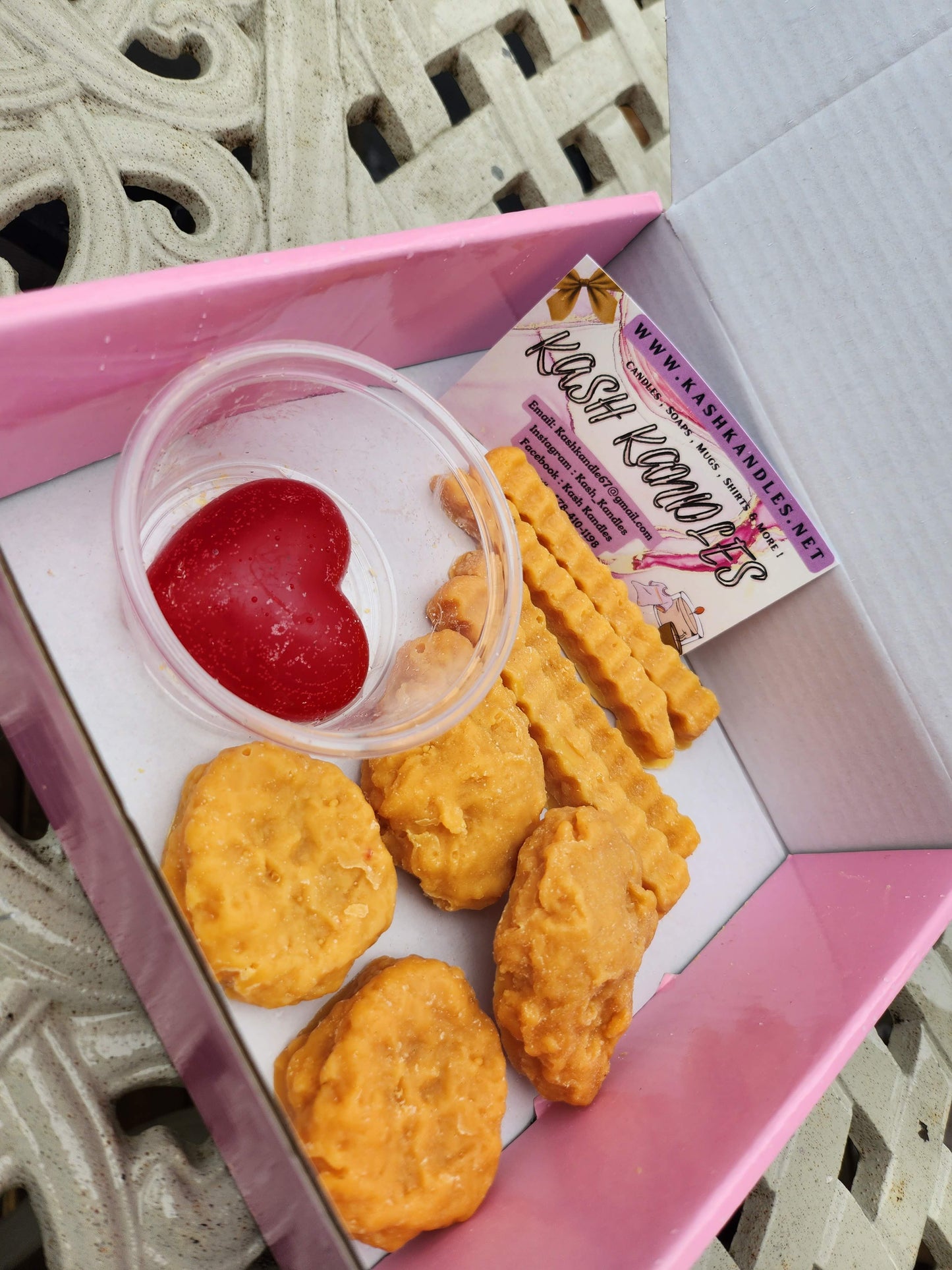 Chicken nuggets & fries with ketchup