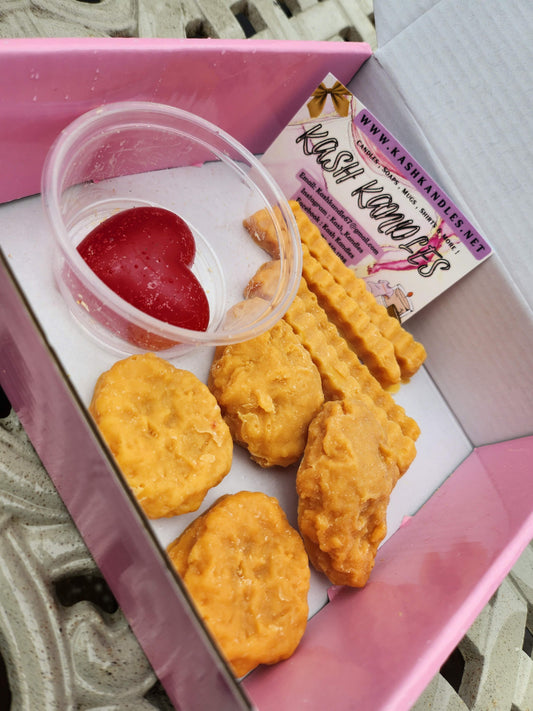 Chicken nuggets & fries with ketchup